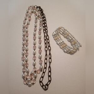 #372.  2 Piece Pearl Necklace And Bracelet Bundle